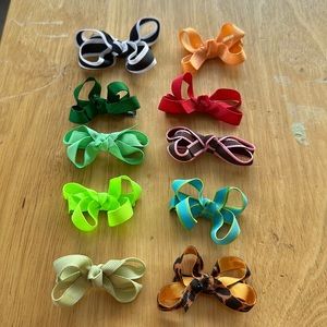 Clip in tiny hair bows
